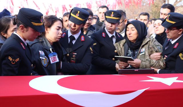 Şehit Hüseyin İpek son yolculuğuna uğurlandı