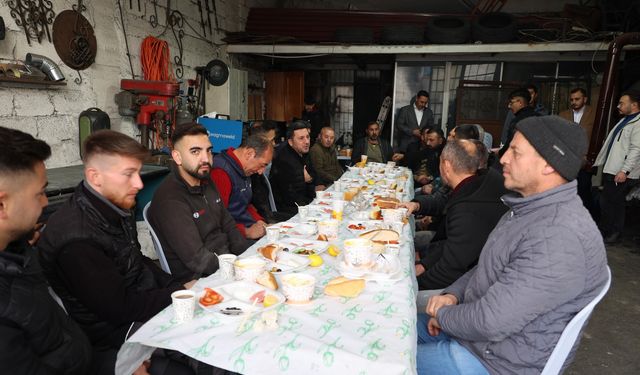 Başkan Arı sanayi esnafıyla kahvaltıda bir araya geldi