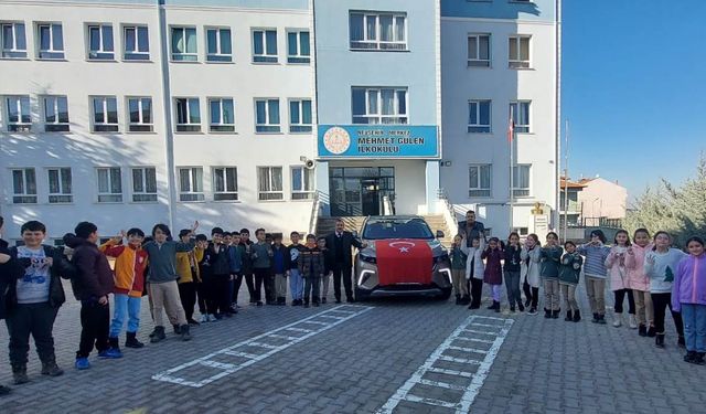 Öğrenciler Yerli Malı Haftası'nı Togg ile kutladı (video)