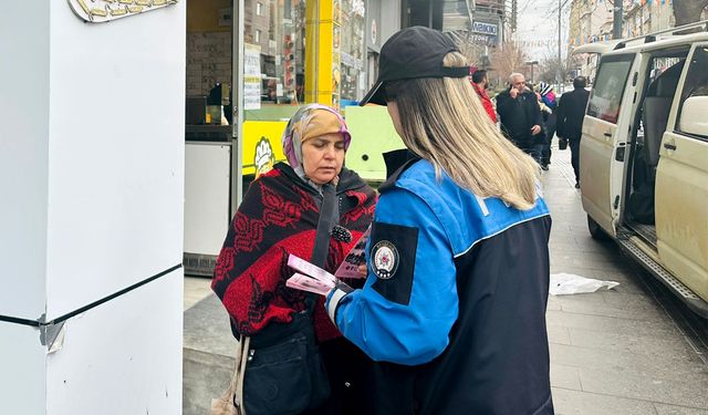 Polis ekipleri, vatandaşlara KADES’i anlattı