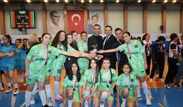 Altınyıldız Yıldız Kız Futsal Takımından il derecesi