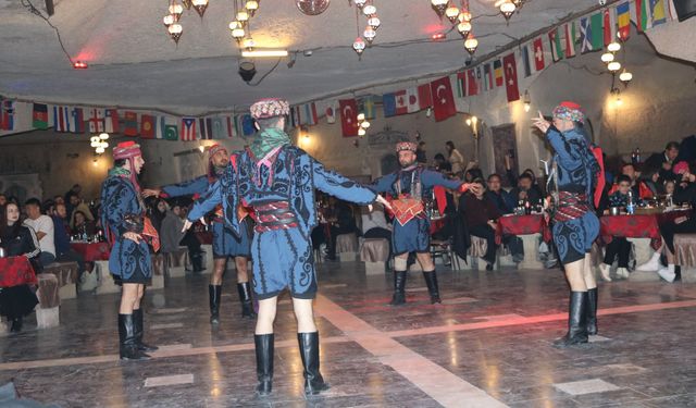 Nevşehir’deki gazeteciler Türk gecesinde doyasıya eğlendi