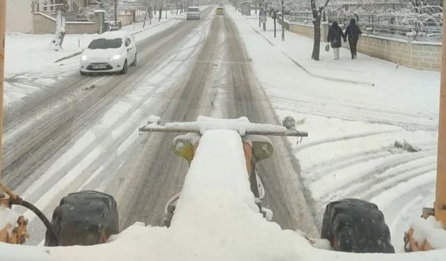 Avanos’ta karla mücadele devam ediyor