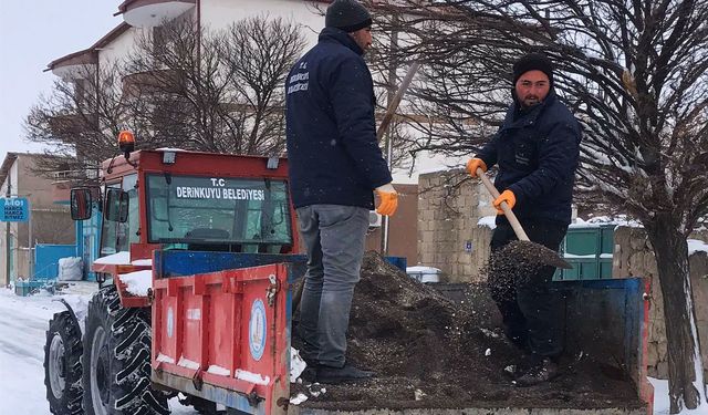 Derinkuyu’da yollar tuzlanıyor