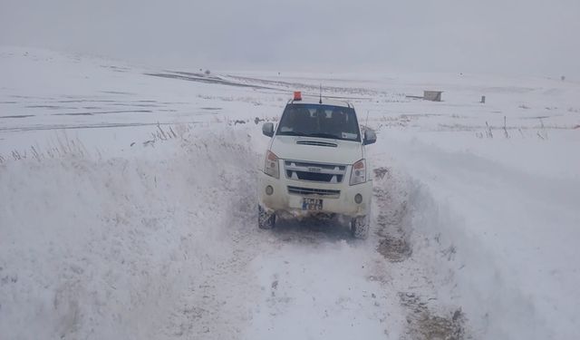 Karda mahsur kalan vatandaşlar kurtarıldı