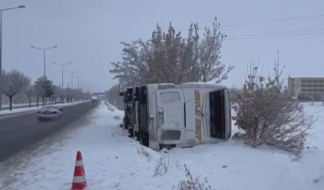 Nevşehir’de otobüs devrildi: 5 yaralı (video)