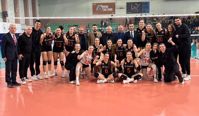 Eczacıbaşı voleybol karşılaşmasında Nevşehir’i salladı