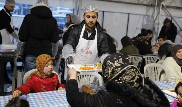 Vatandaşlar gönül sofrasında bir arada