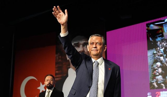 Özgür Özel yeniden CHP Genel Başkanı seçildi
