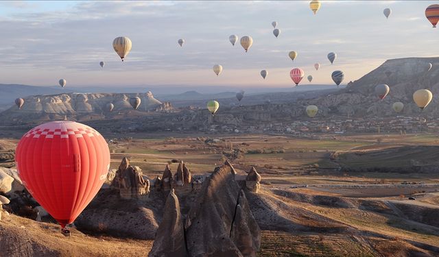 Sıcak hava balonuyla uçan turist sayısında rekor kırıldı