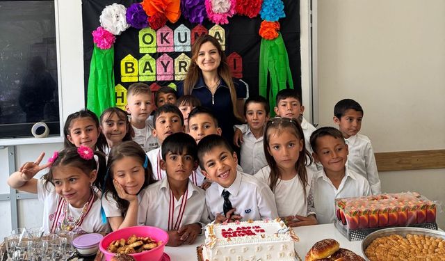Minik öğrencilerin okuma bayramı şöleni