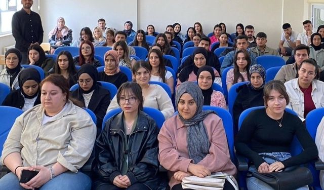 Öğrencilere başarılarını artırmaları için pratik bilgiler verildi