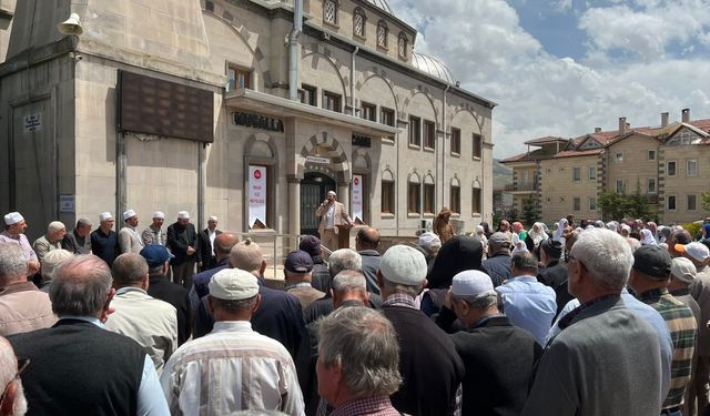 Hacı adayları dualarla uğurlandı