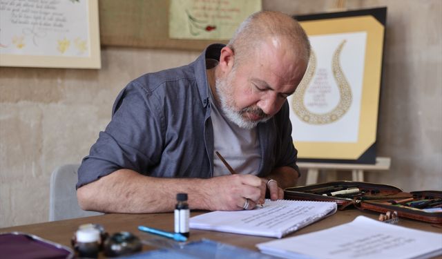 Polis memuru iş stresinden sanatla uzaklaşıyor