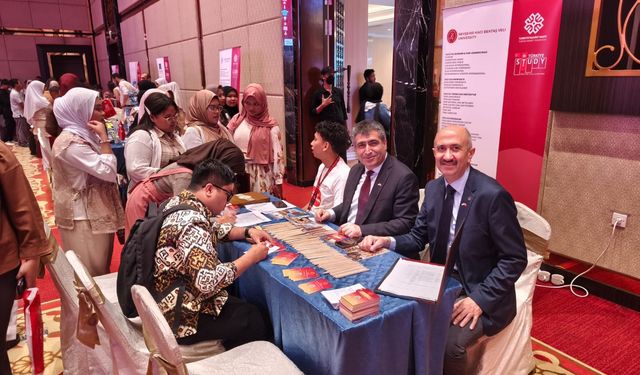 Rektör Aktekin, Endonezya’da NEVÜ’yü tanıttı