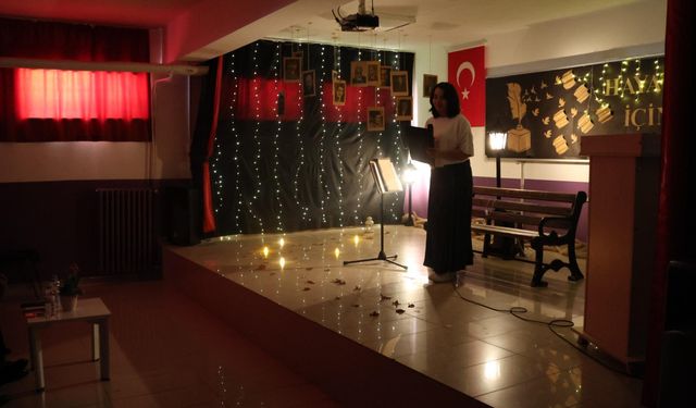 Şiir dinletileri sanatseverlerle buluştu