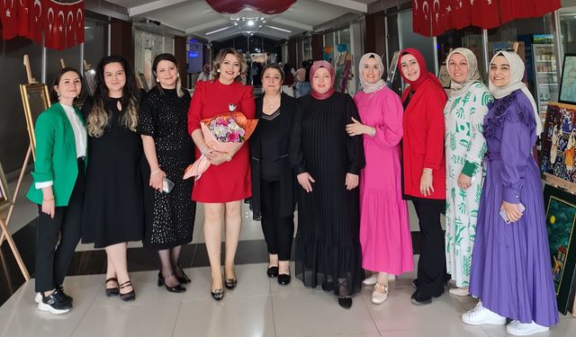 Öğrencilerin sanatsal çalışmaları beğeniye sunuldu