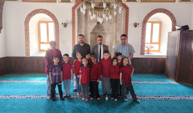 Gönüllü minikler gönülleri fethetti