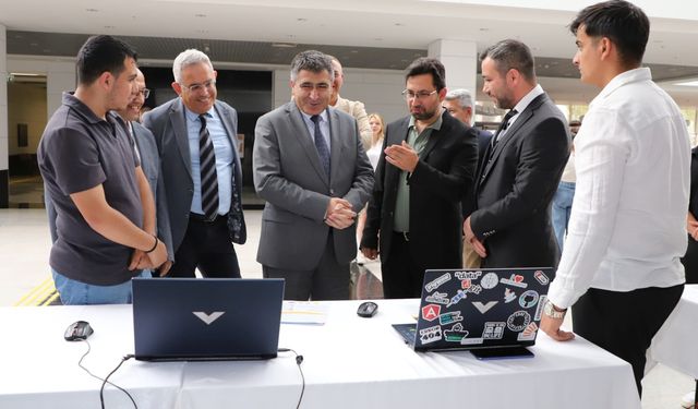 Üniversiteli genç yazılımcılardan proje sergisi