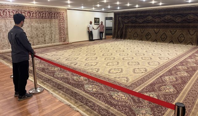 Avanos’ta sergilenen dev ipek halı görenleri büyülüyor