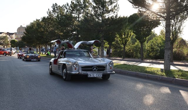 Ürgüp, klasik otomobillerle renklendi