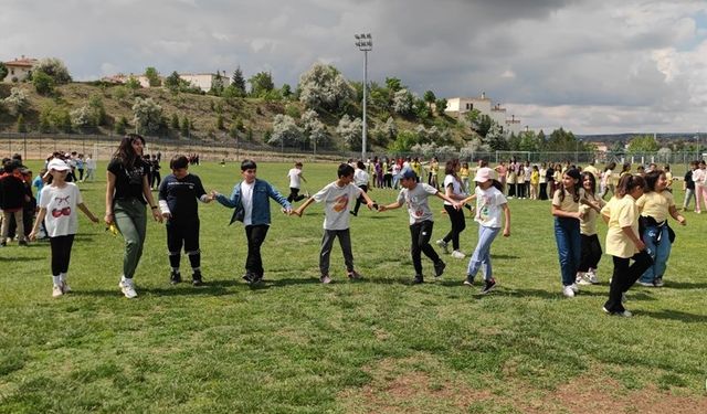 Ürgüp’te çocuklar geleneksel oyunlarla eğlendi