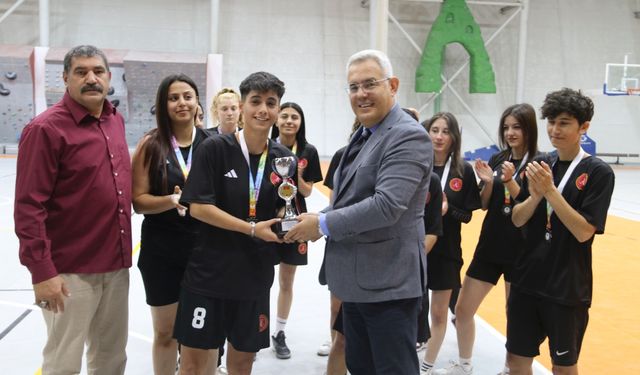 NEVÜ Futsal Kadın Takımı Süper Lig’e yükseldi