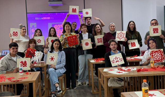 Öğrenciler kültürlerarası iletişim becerilerini geliştiriyor