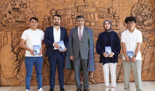 Afganistan uyruklu öğrenciler Rektör Aktekin ile görüştü