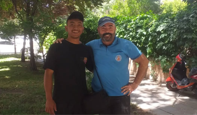 Kayıp çanta Endonezyalı turiste teslim edildi