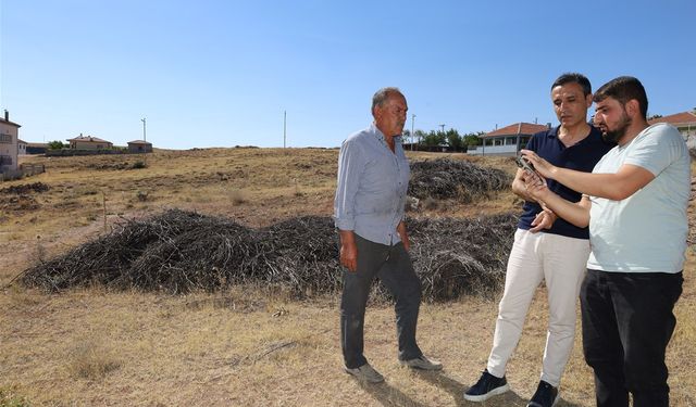 Özdemir halı saha alanlarını inceledi