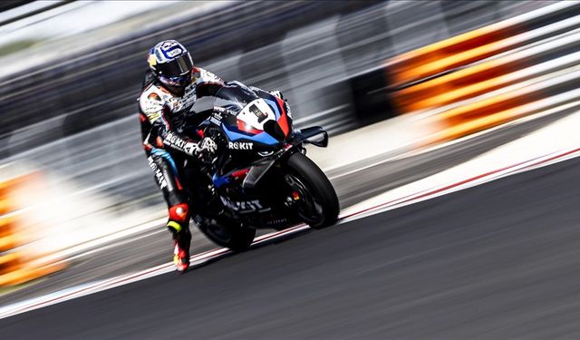 Toprak Razgatlıoğlu, Superbike Macaristan ayağının ilk yarışını kazandı