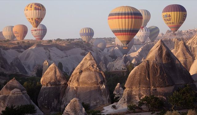 Kapadokya'da sıcak hava balonlarına rüzgar engeli