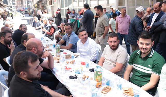 Başkan Arı, çarşı esnafıyla buluştu