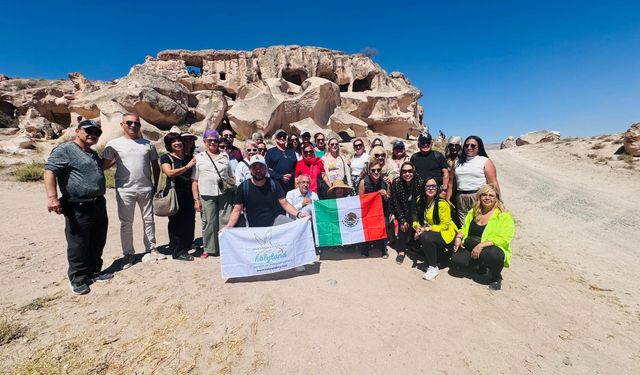 Meksikalı turistler Açıksaray Vadisi'ni keşfetti