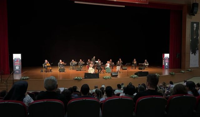 Zeki Müren Şarkıları ve Fasıl Konseri büyük ilgi gördü