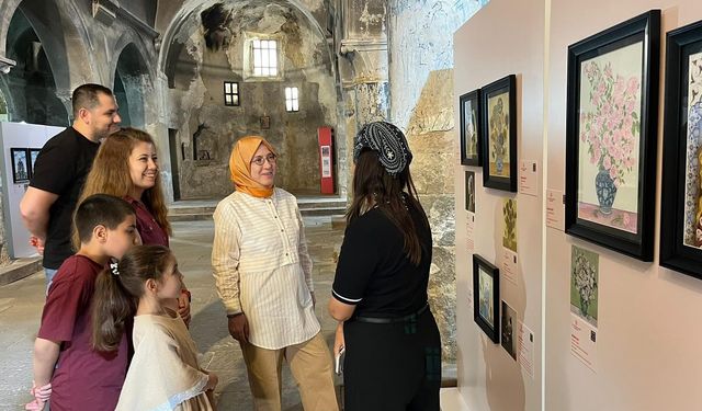 Vali Fidan’ın eşi Fatma Fidan sergi ve atölyeleri gezdi