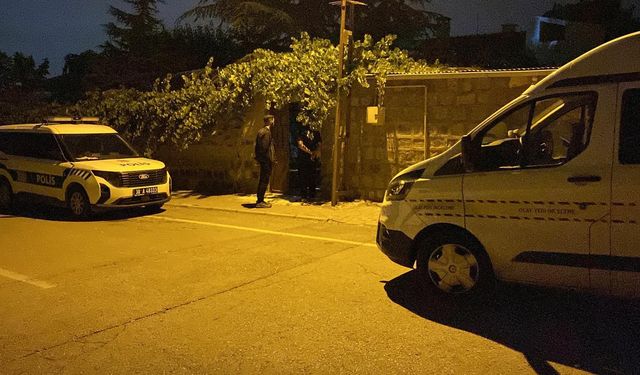Kayseri’de bir evin çatısına roket düştü