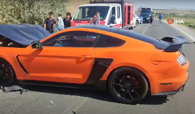 Nevşehir'de lüks otomobiller çarpıştı: 3 yaralı