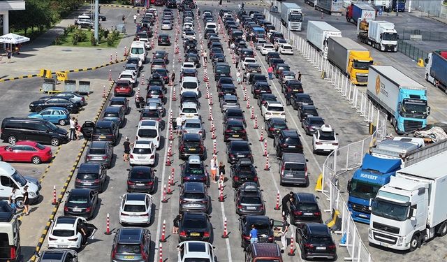Gurbetçilerin dönüş yolculuğu devam ediyor