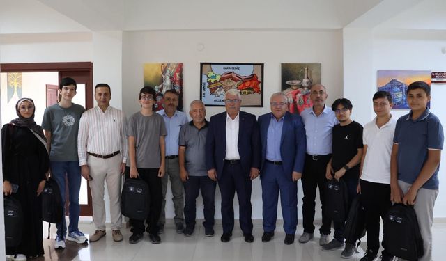 Umre hediyesi kazanan öğrencilerden Yazıcı’ya ziyaret