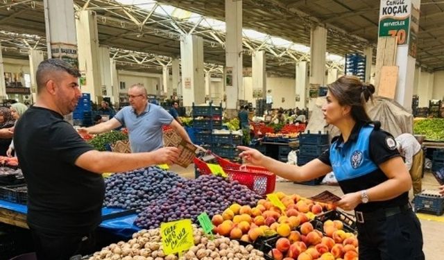Pazar esnafı ve vatandaşlar bilgilendirildi