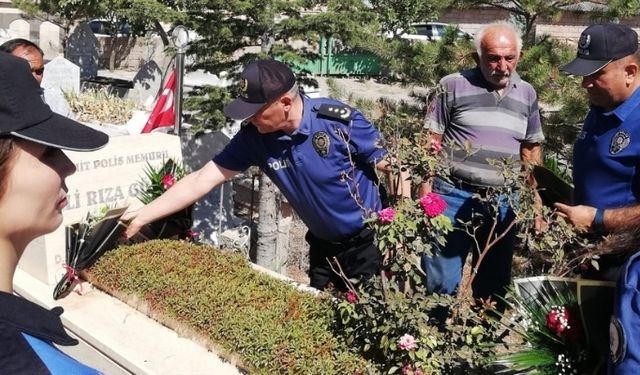 Şehit polis Ali Rıza Güneş kabri başında anıldı