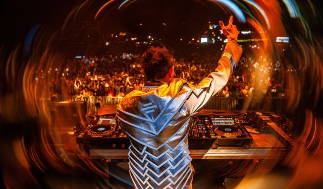 DJ Burak Yeter sıra dışı konseri ile Kapadokya’yı salladı