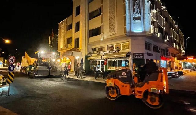 Avanos’ta asfalt çalışmaları gece gündüz sürüyor