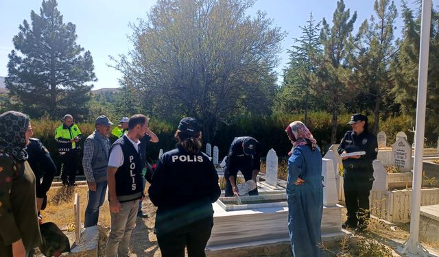 Şehit polis Arslan Yakar kabri başında anıldı