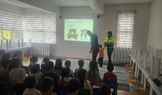 Minik öğrenciler hem eğlendi hem öğrendi