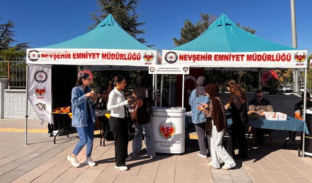 Belediye ekipleri kaldırım işgallerinin önüne geçiyor