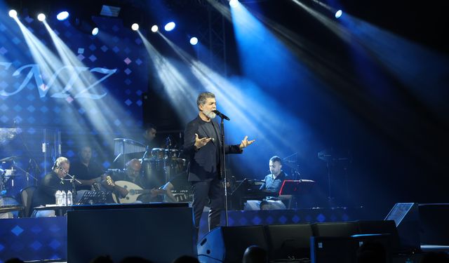 Usta sanatçı Özcan Deniz Kapadokya’da sahne aldı