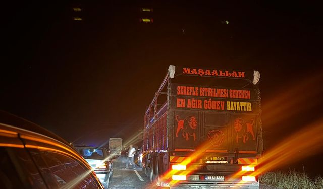Nevşehir’de motosiklet tıra çarptı: 2 yaralı